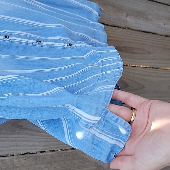 Ali Miles jean top with embroidered flower - Picture 5 of 10